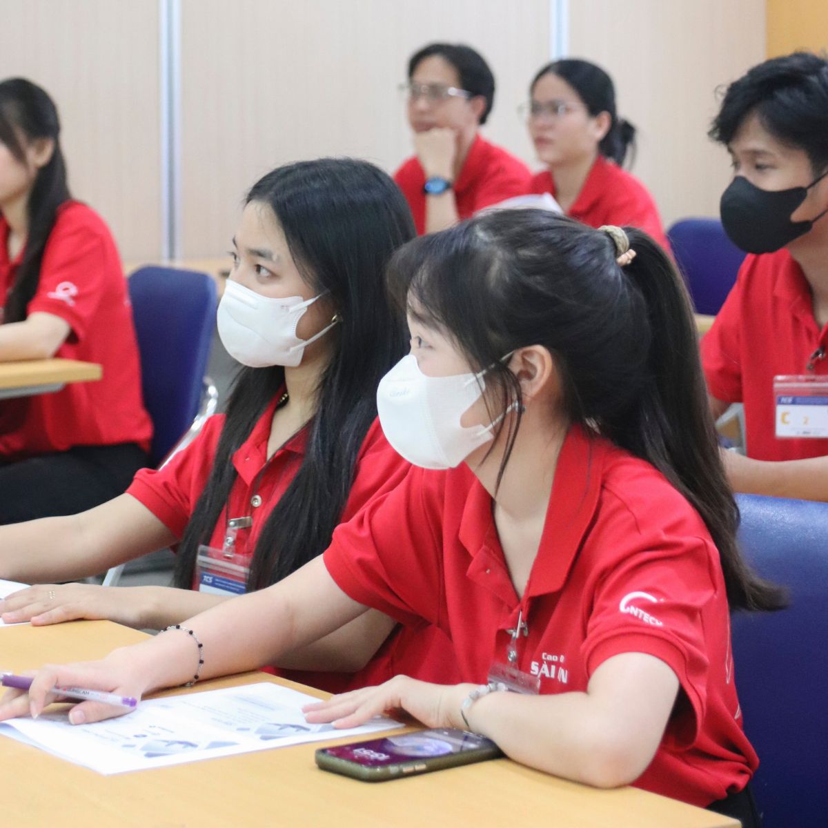 Học Cao đẳng nên học ngành gì để dễ xin việc, lương cao?